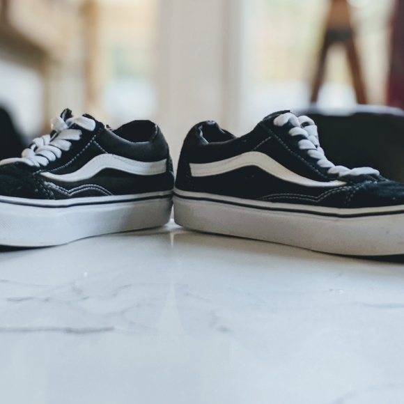 Vans sneakers sz 8 - Picture 3 of 8